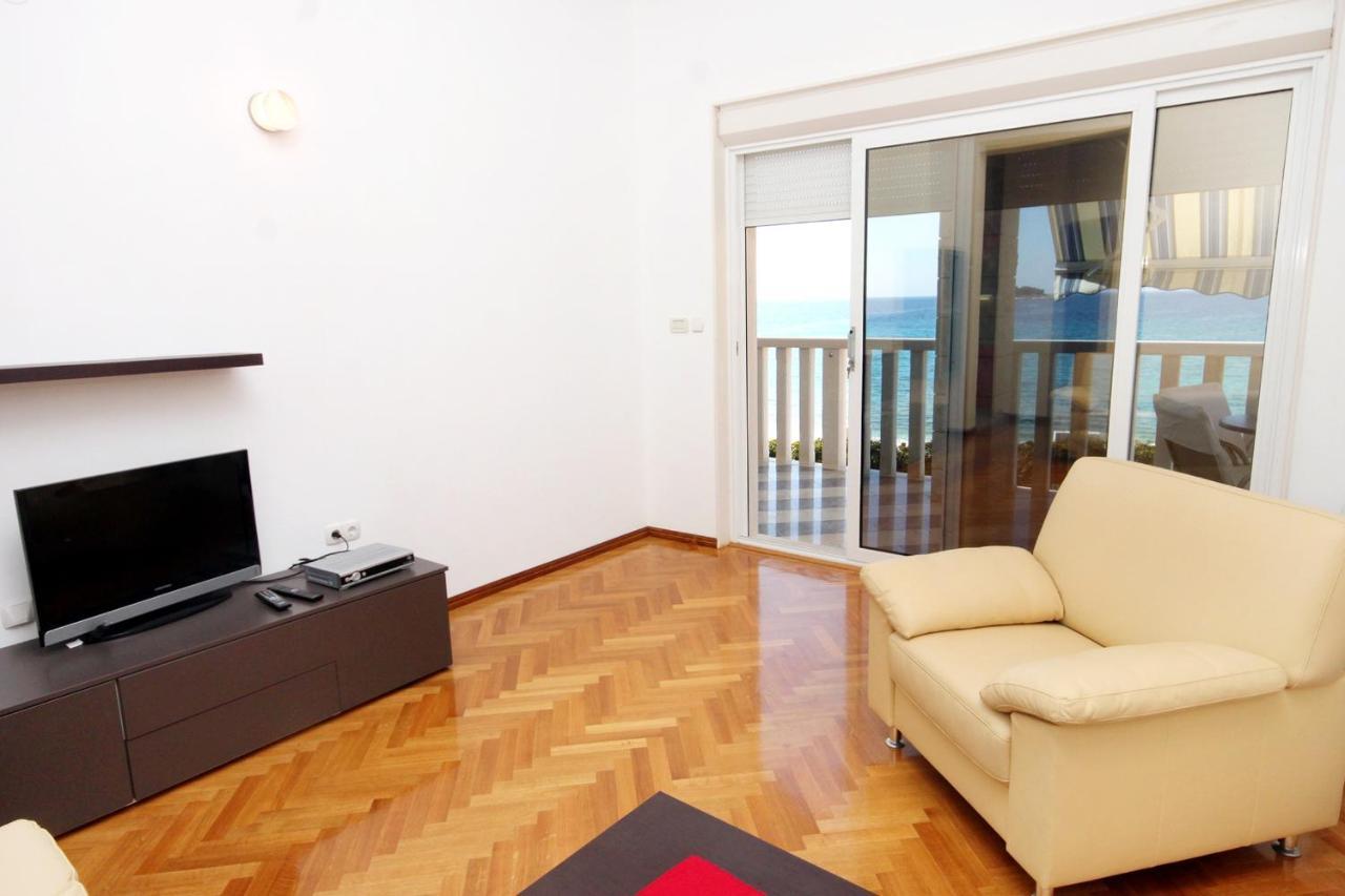 Family Friendly Apartments With A Swimming Pool Rogoznica - 7557 Экстерьер фото